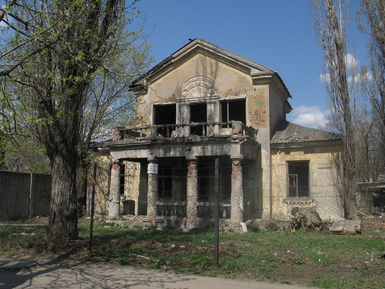 Продаётся дом (возле ЦУМа)