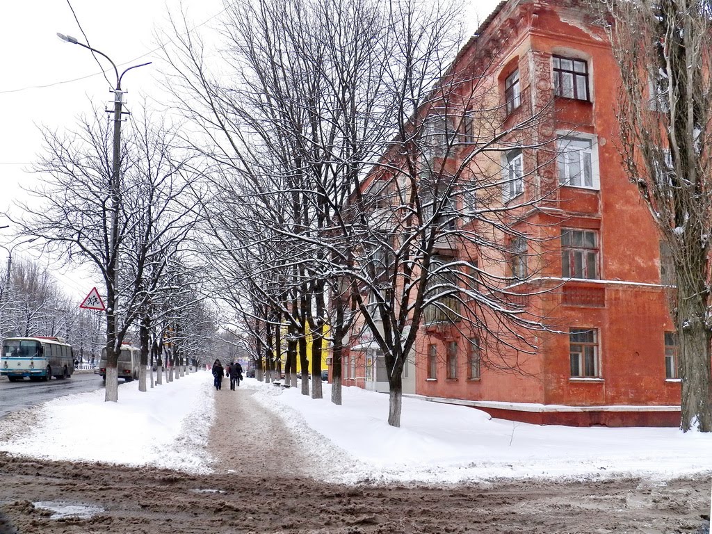 По проспекту Победы