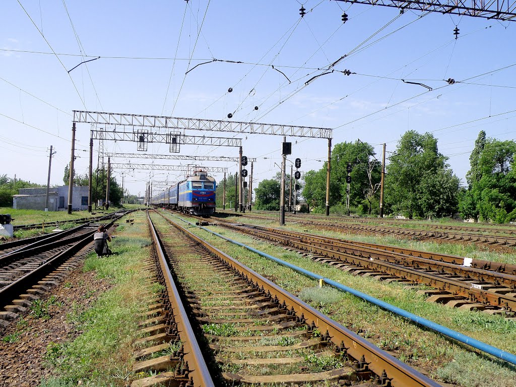 ЧС2-480 с фирменным поездом"Лугань".