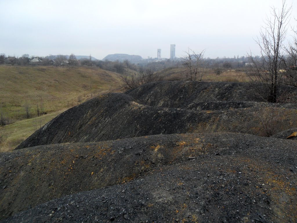 Старые отвалы и копры шахты Дзержинского