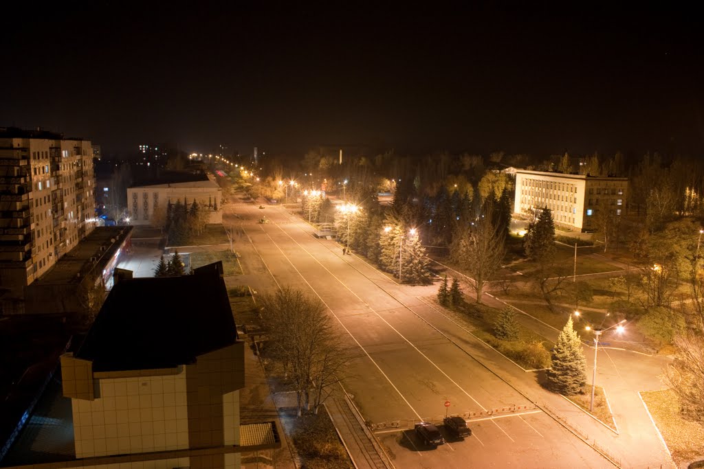 Центральная площадь, исполком, ДБ "Восход", универмаг "Москва", центральный гастроном