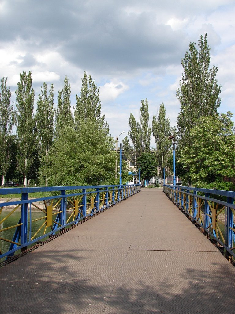 мост через городской пруд