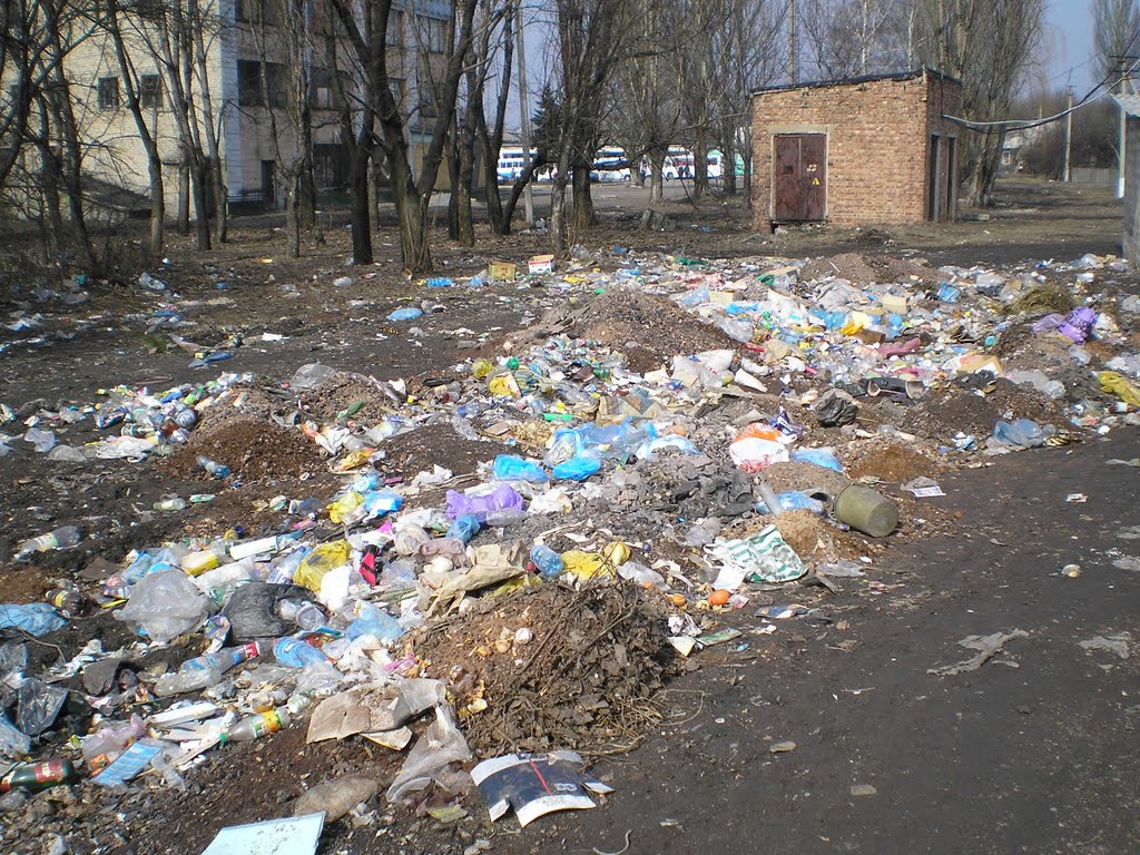 У городской автостанции