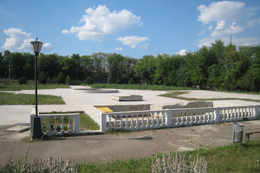 Фонтан в Докучаевске.A fountain in Dokuchaevsk.
