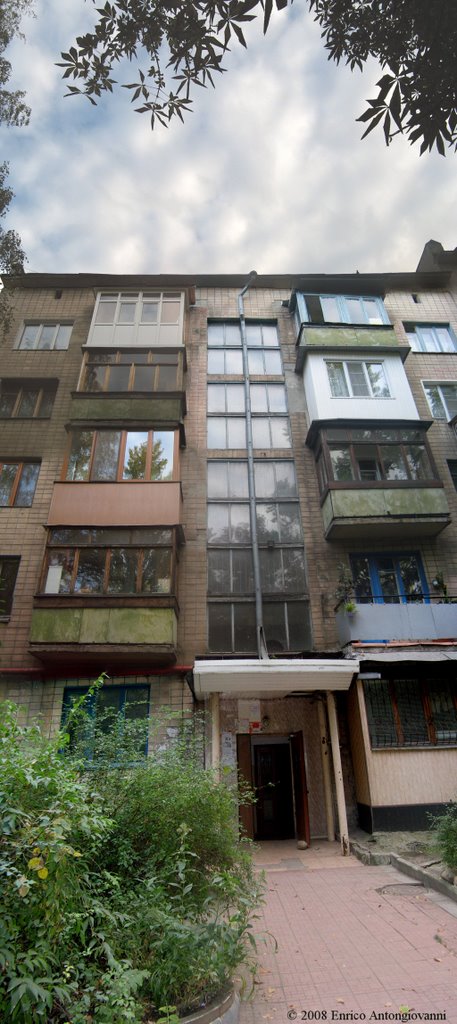 Teatralniy Street 38