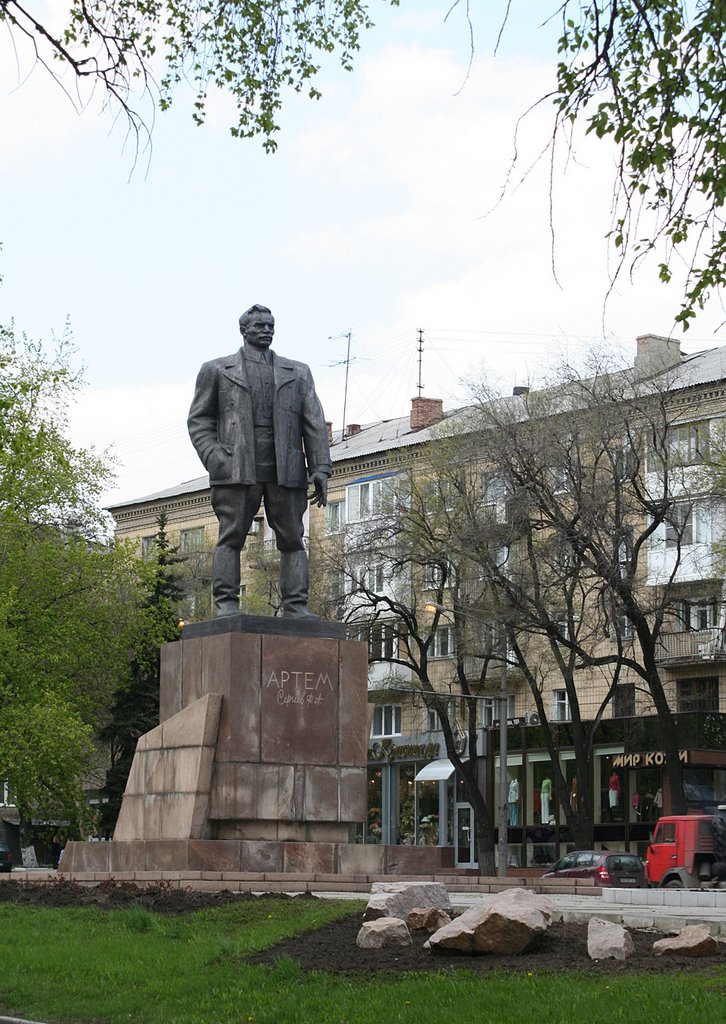 Памятник Артему (Ф.А.Сергееву)