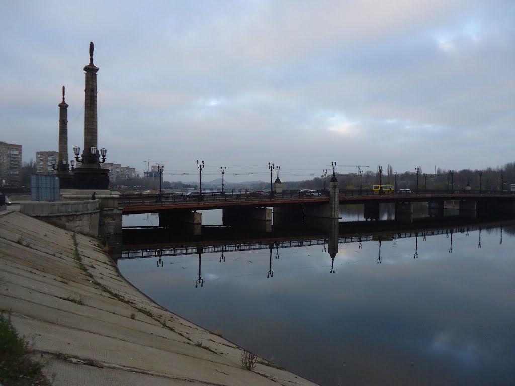Мост через реку Кальмиус. Донецк.