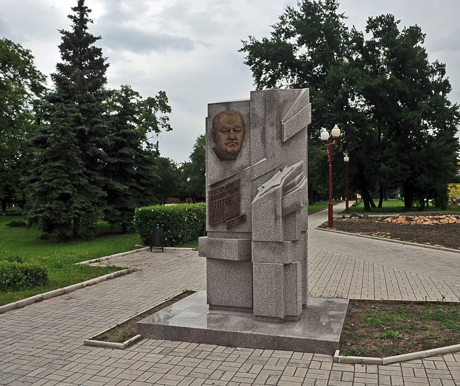 Выпускник 22-й школы. Маршал России Сергеев(последняя должность министр обороны России)
