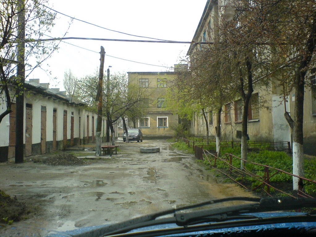 Во дворе