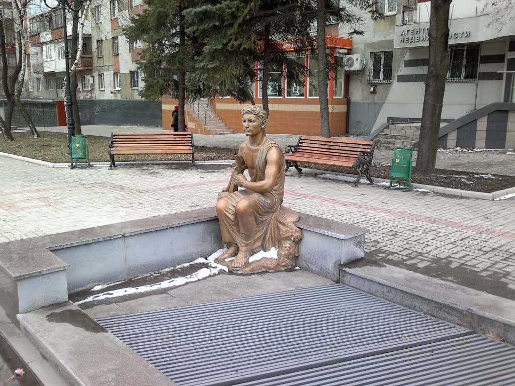 Статуя у фонтана 27.03.2012