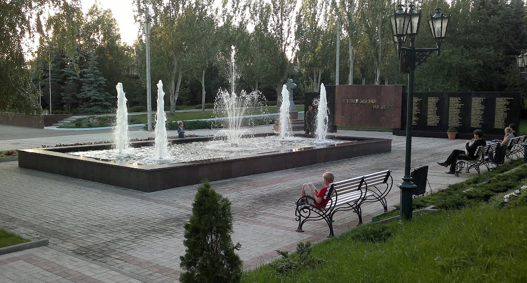 Фонтан у ММЗ 8.06.2012
