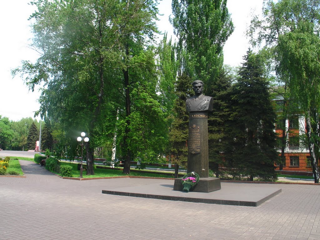 Памятник Космонавту