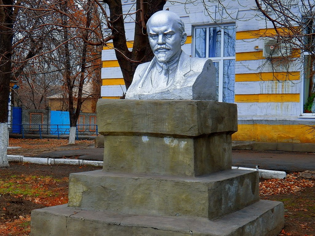 На дешёвом пьедестале