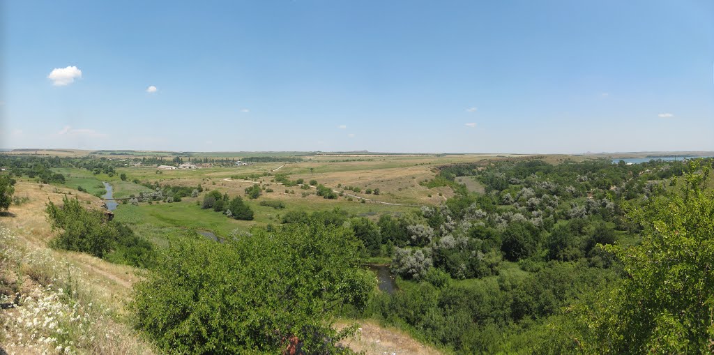 Вид со скалы.View from the cliff.