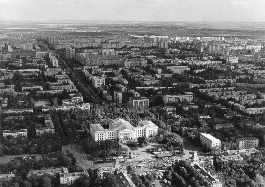 Город. 1996 год.