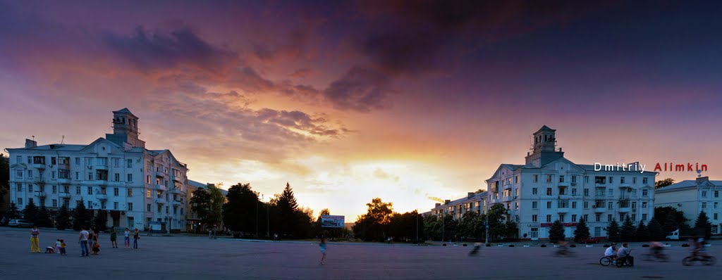 Kramatorsk.  Area. Sunset. Краматорск. Панорама площади. Закат.