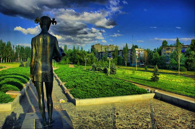 Красноармейск, сквер возле памятника