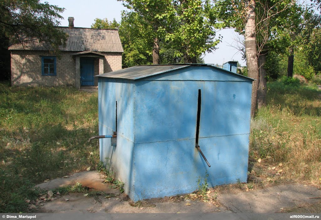 Водная колонка на кладбище