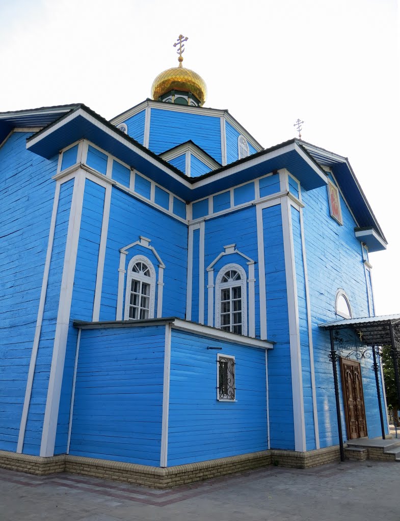 Красний Лиман Донецької області - церква св. Петра і Павла (1848-го року)./The wooden church of st. Peter and Paul (1848) in Krasnyy Lyman, Donetsk oblast.