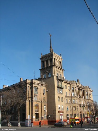Дом со шпилем