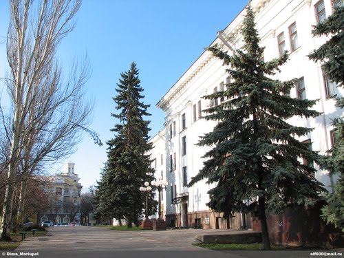 Мариуполь. Драмтеатр.
