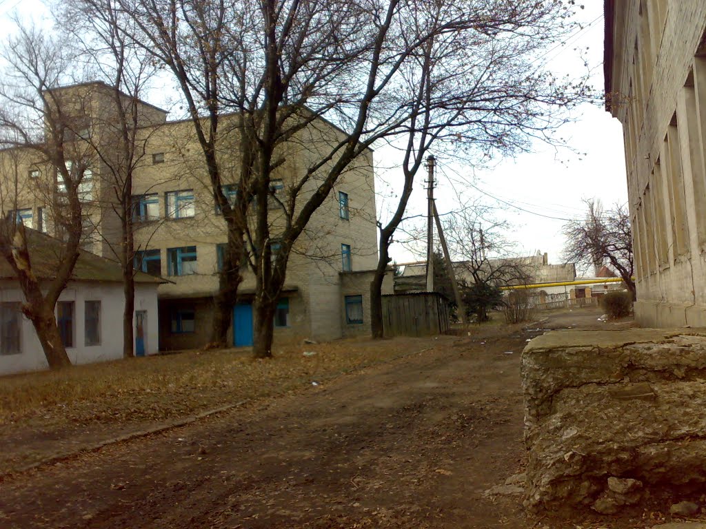 Во дворе детской больницы