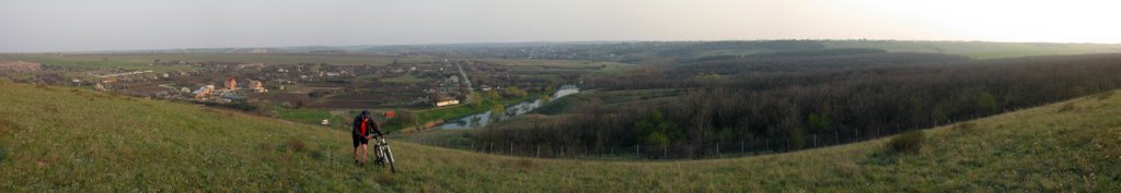 Старобешево с холма у заповедника (вюз)