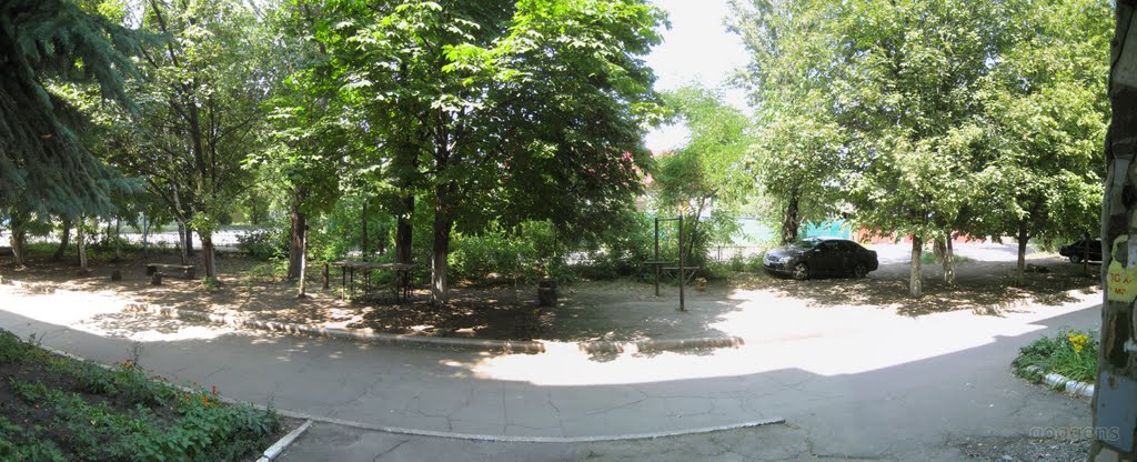 Шахтерск, ул. Театральная 25