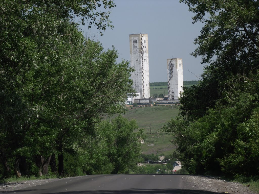 красивый спуск на трассе Шахтерск - Кировское