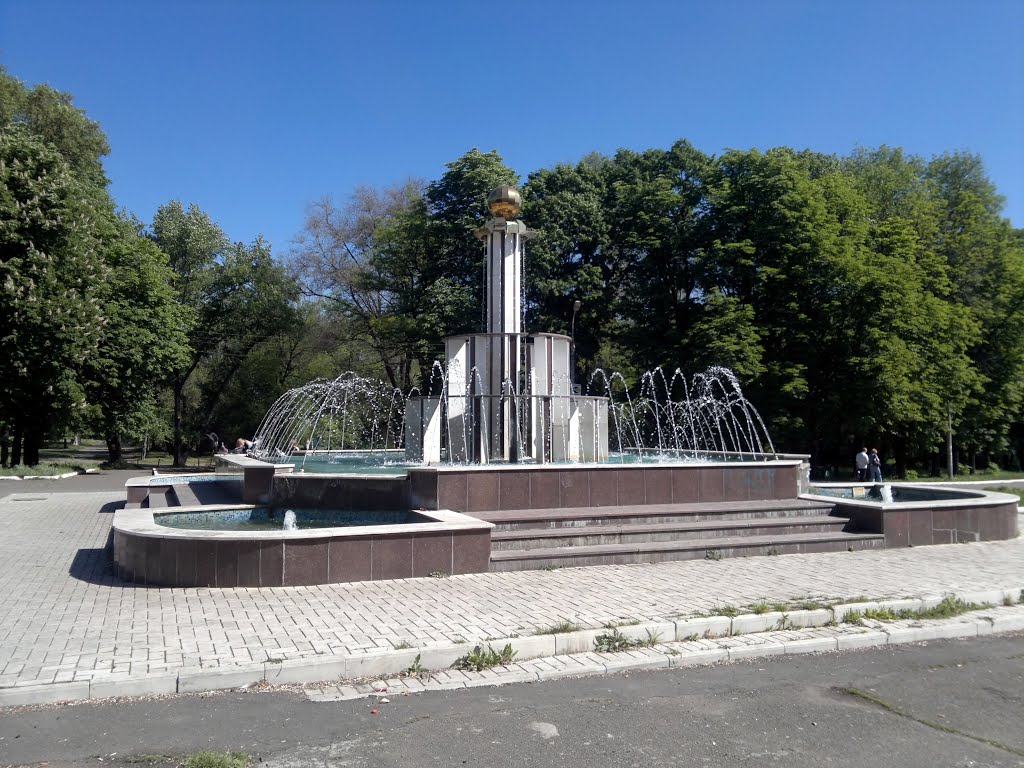 Ясиноватая. Фонтан в парке железнодорожников.