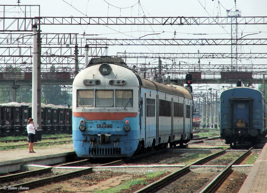 Diesel-train D1-722 on Yasinovataya train station