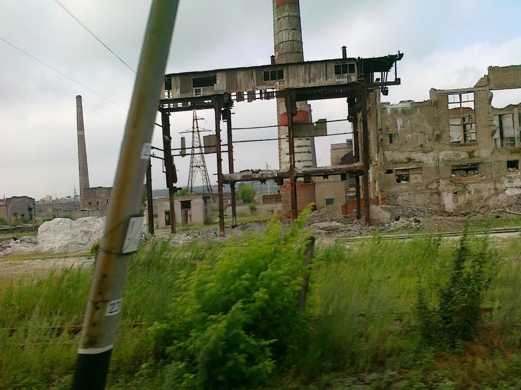 Константиновский  стекольный в руинах.