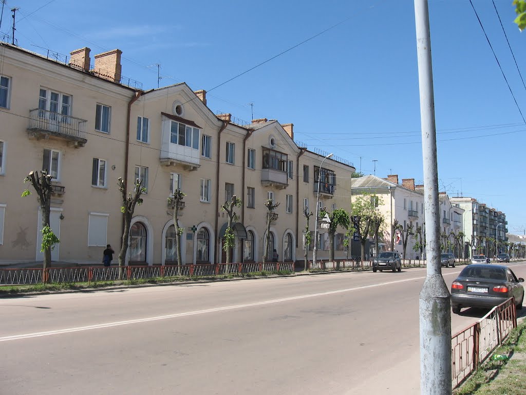 триповерхова забудова