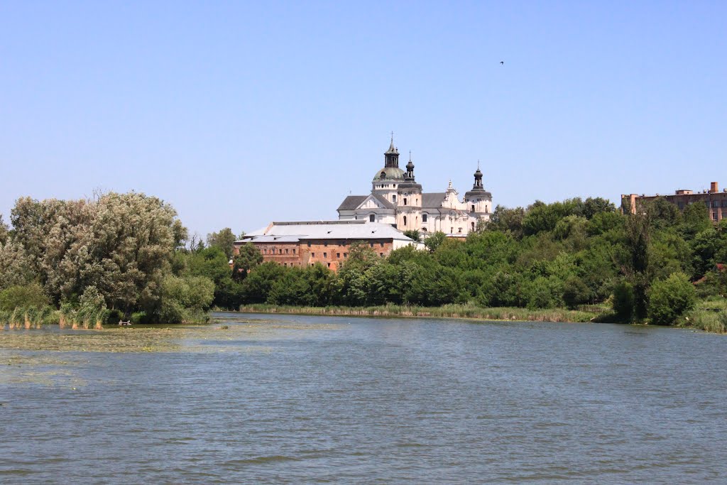 Berdychiv. The monastery and the Gnylopyat river.
