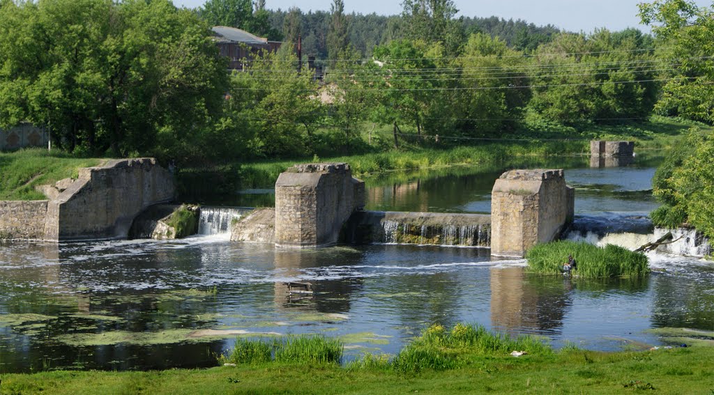 Першотравенськ, залишки старого мосту. Pershotravensk, remains of the old bridge