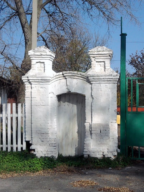 брама усадьбы Синельникова (все, что осталось)