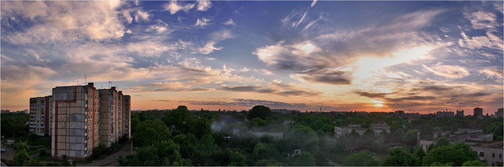 Панорама вечернего города...