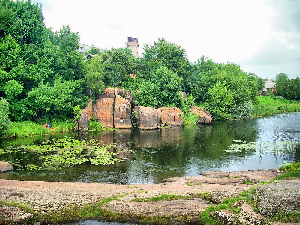 Гранітні берега.Коростень.(Сплав по р.Уж.Літо 2011р.)