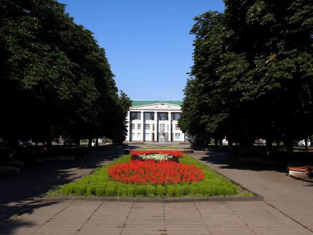 Коростышев, Сквер на Красной площади