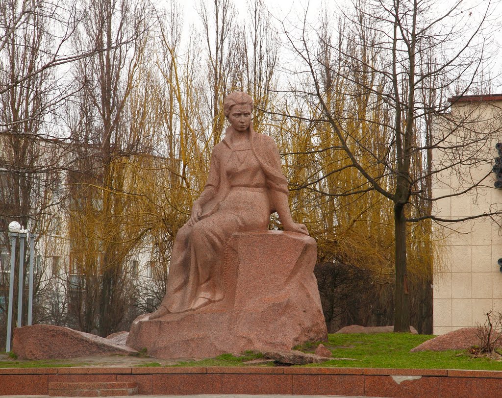 памятник - Лесе Украинке (1871-1913 гг.)