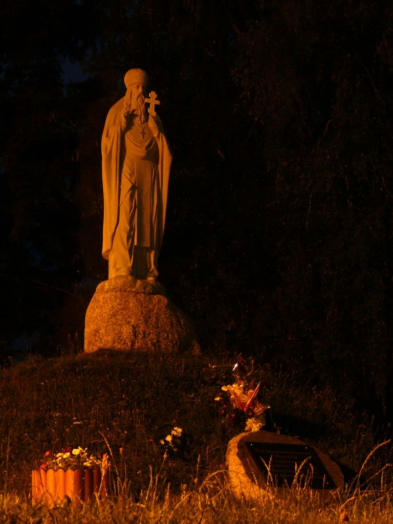 Памятник святому Макарію (Monument to sacred Makariy)