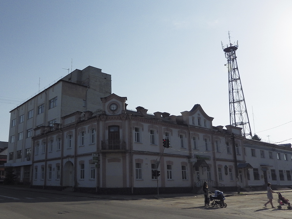 угловой дом с часами (к.19-н.20вв)