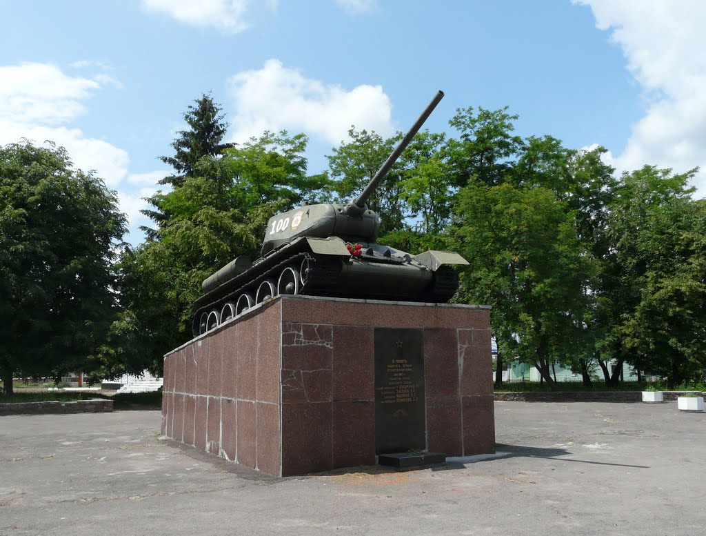 Танк в центре Овруча