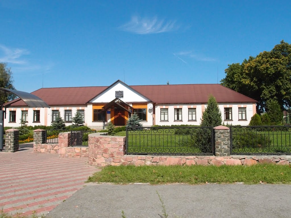 Радомишль. Загальноосвітня школа №4 імени Івана Самоплавського
