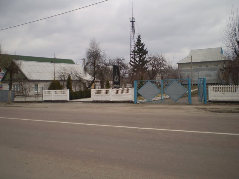 Возле памятника чернобыльцам