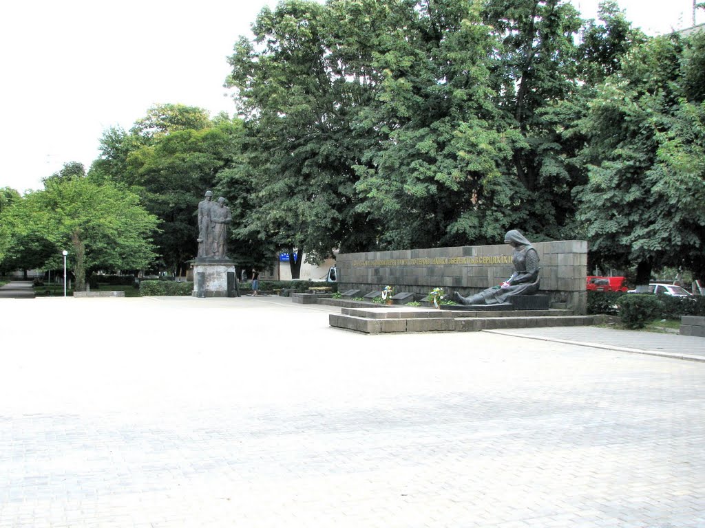Memorial. Мемориальный комплекс воинам Советской армии и партизанам-подпольщикам.