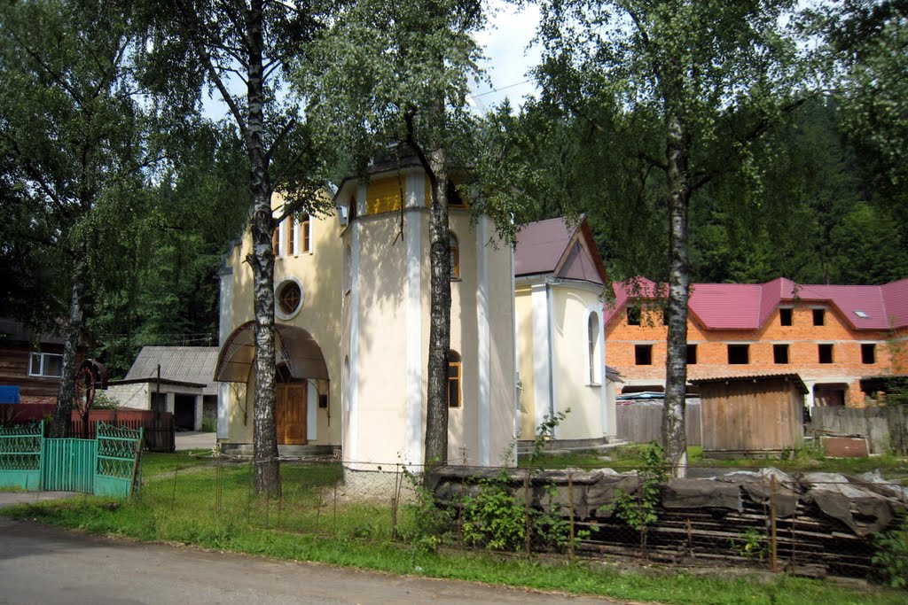 Церковь. A church.