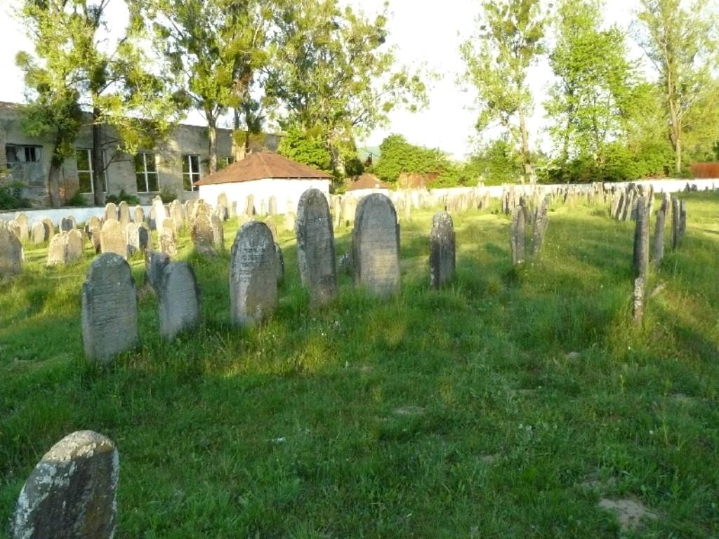 Svalyava, jewish cemetery.