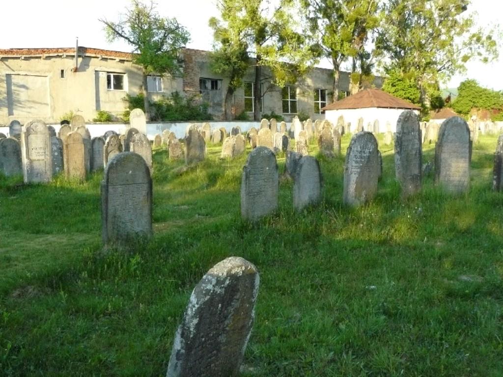 Svalyava, jewish cemetery.
