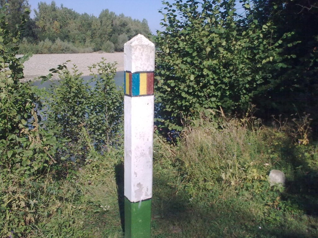 Romanian-Ukraininan border near Tiachiv
